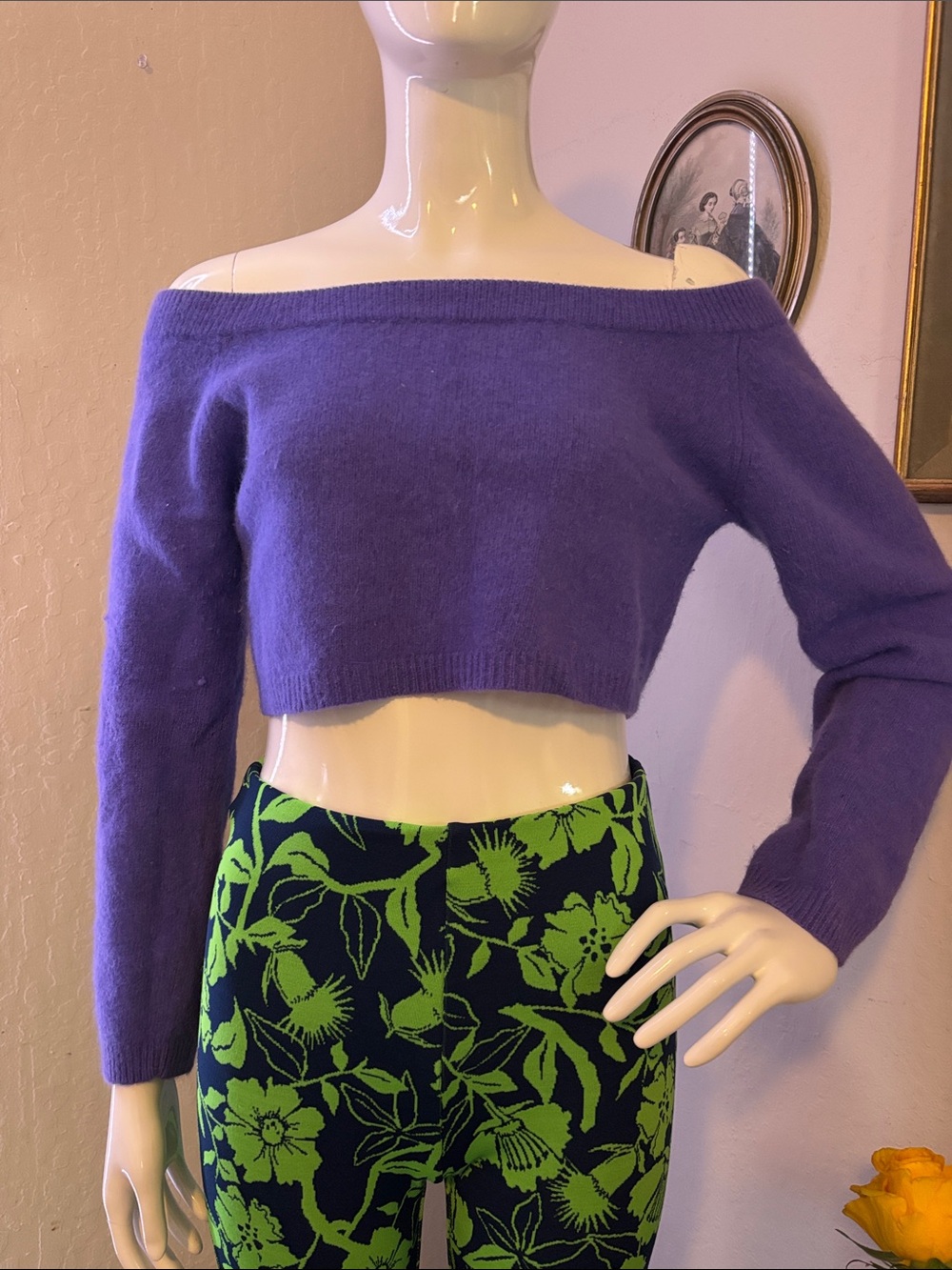 Off-the-Shoulder Cropped Sweater in Purple , Contempo 80’s